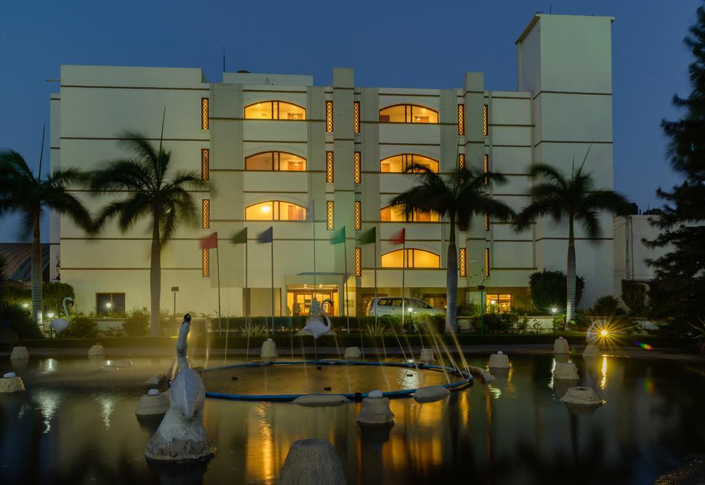 Quality Inn Palms Gāndhīdhām Eksteriør billede