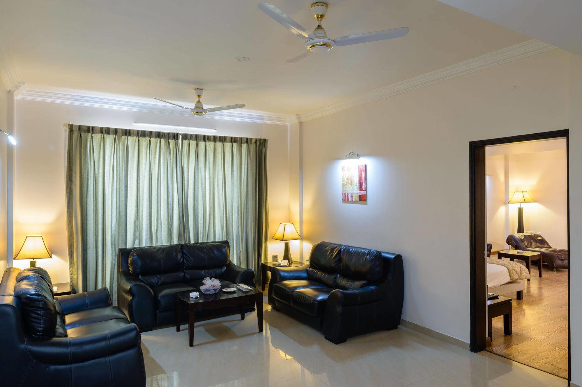 Quality Inn Palms Gāndhīdhām Eksteriør billede