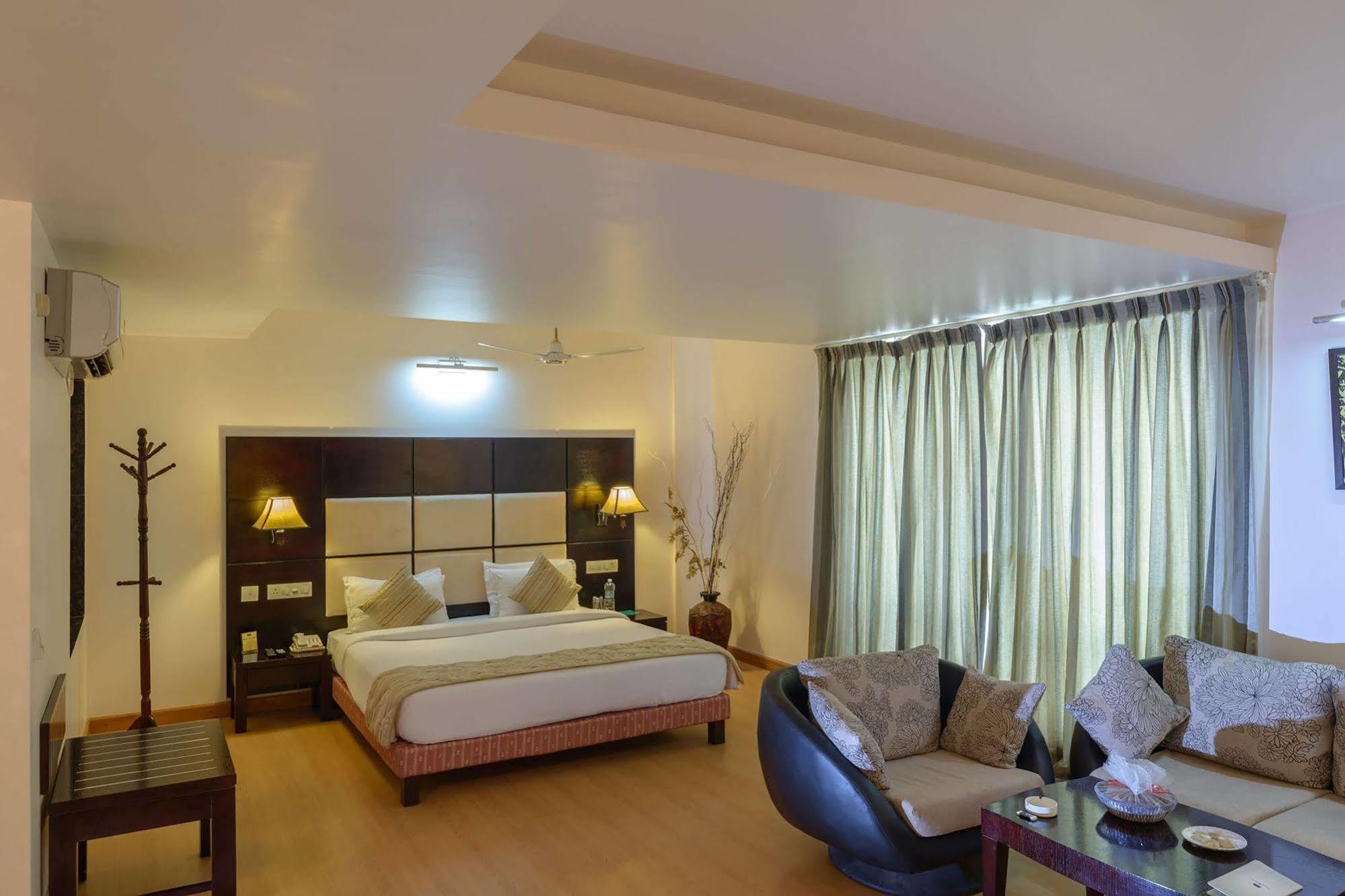 Quality Inn Palms Gāndhīdhām Eksteriør billede