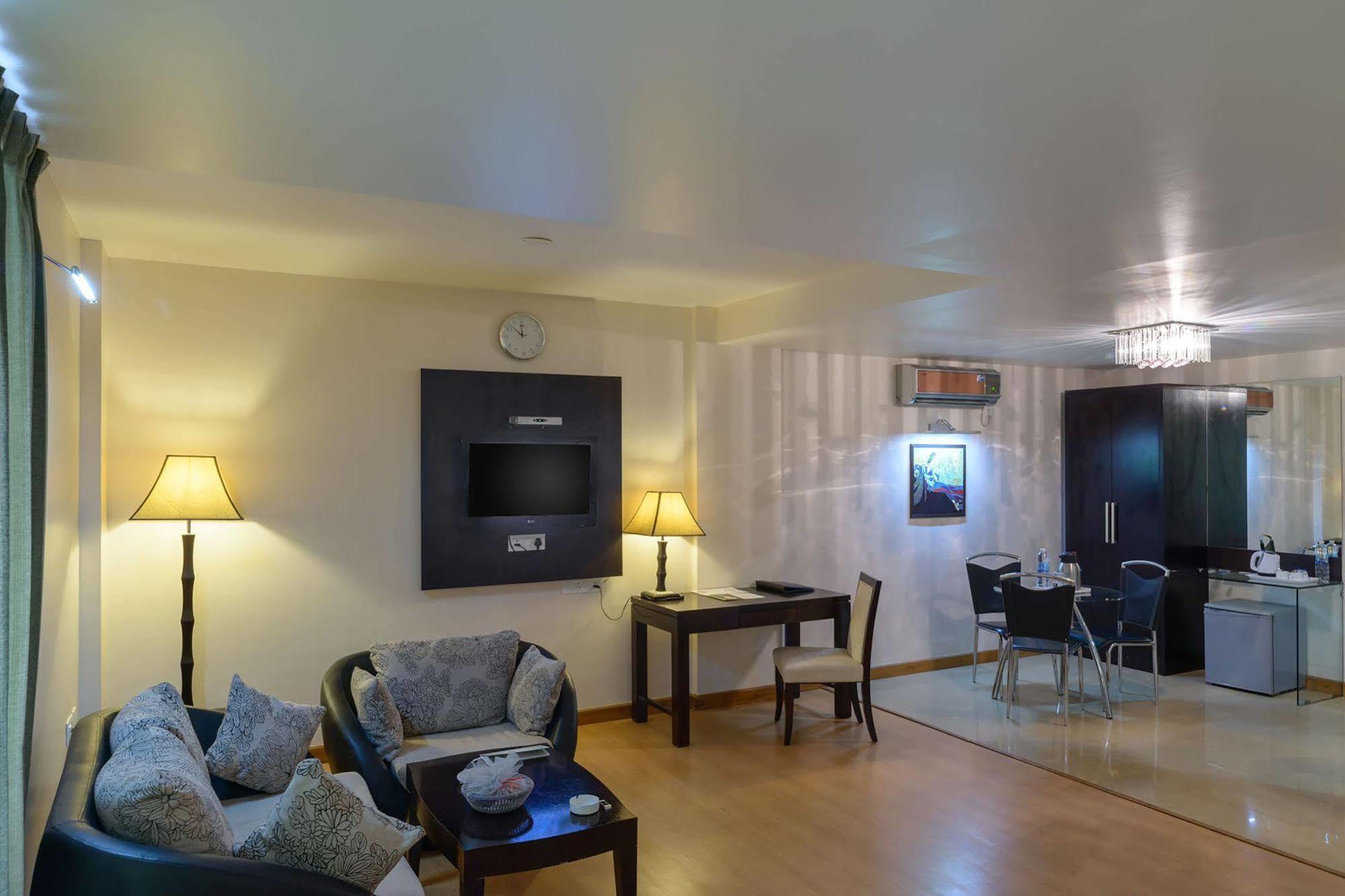 Quality Inn Palms Gāndhīdhām Eksteriør billede