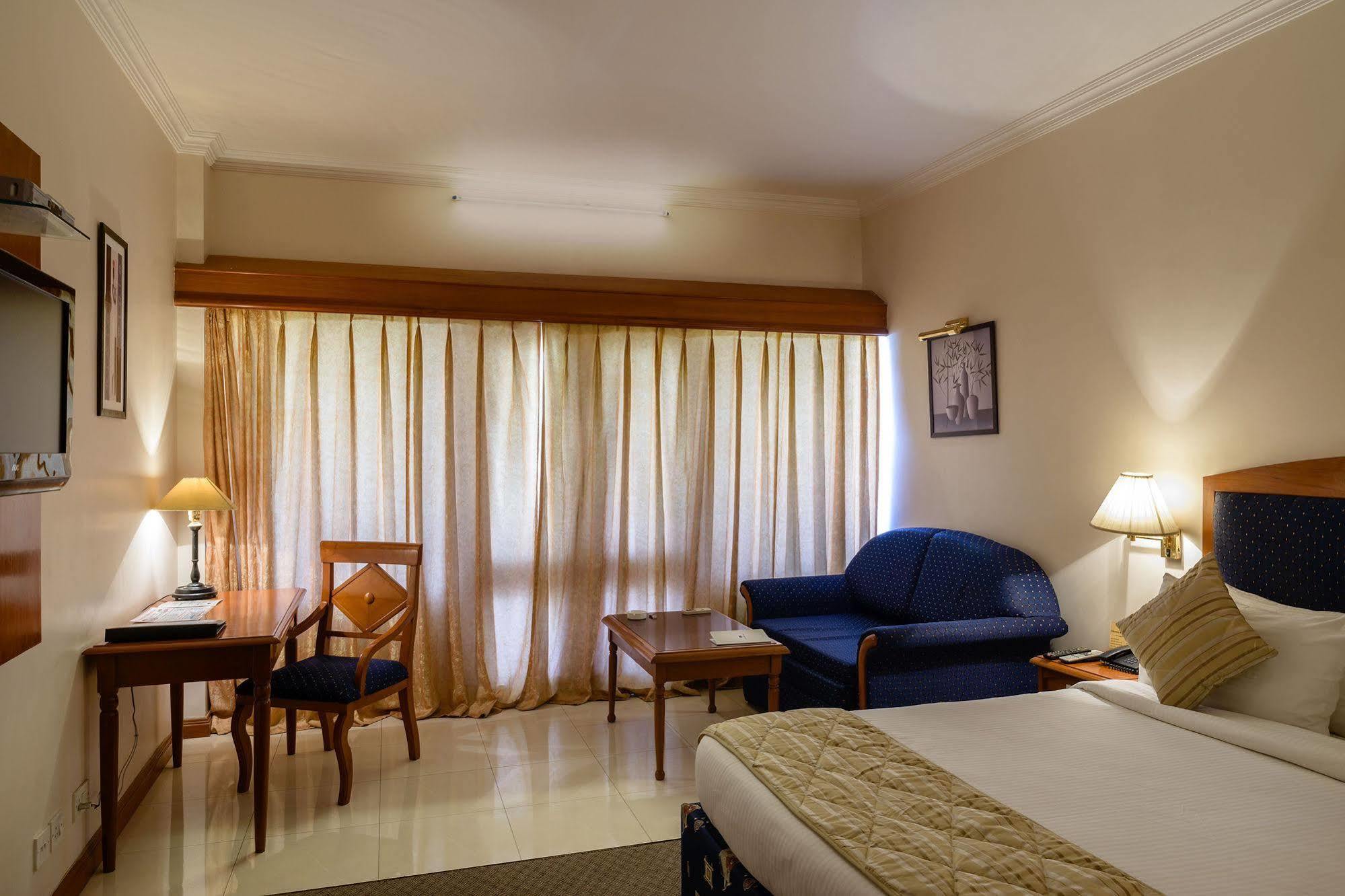 Quality Inn Palms Gāndhīdhām Eksteriør billede